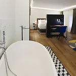 One Shot Reina Victoria Hotell