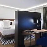 One Shot Reina Victoria Hotell 4*