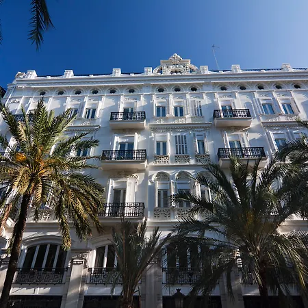 One Shot Reina Victoria Hotel 4*