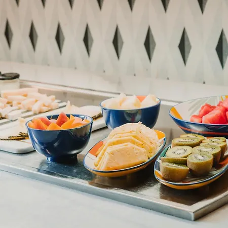 One Shot Reina Victoria Hotel