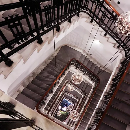 One Shot Reina Victoria Hotel 4*