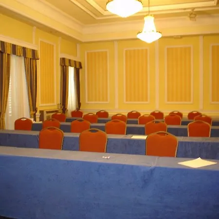 One Shot Reina Victoria Hotel