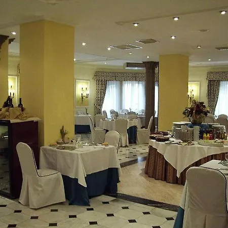 Hotel One Shot Reina Victoria 4*