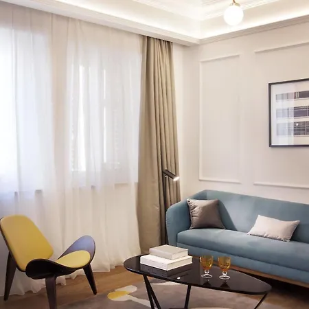 One Shot Reina Victoria Hotel 4*