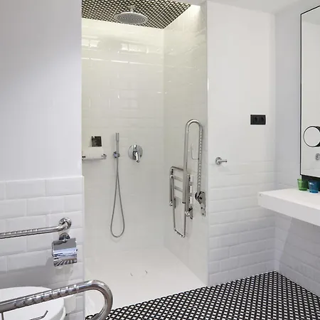 One Shot Reina Victoria Hotel 4*