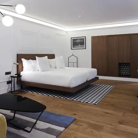 One Shot Reina Victoria Hotel